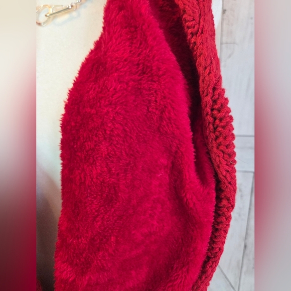 UGG Women's Red Cable Knit 2-piece Set Infinity Scarf And Pom Beanie - Picture 4 of 5